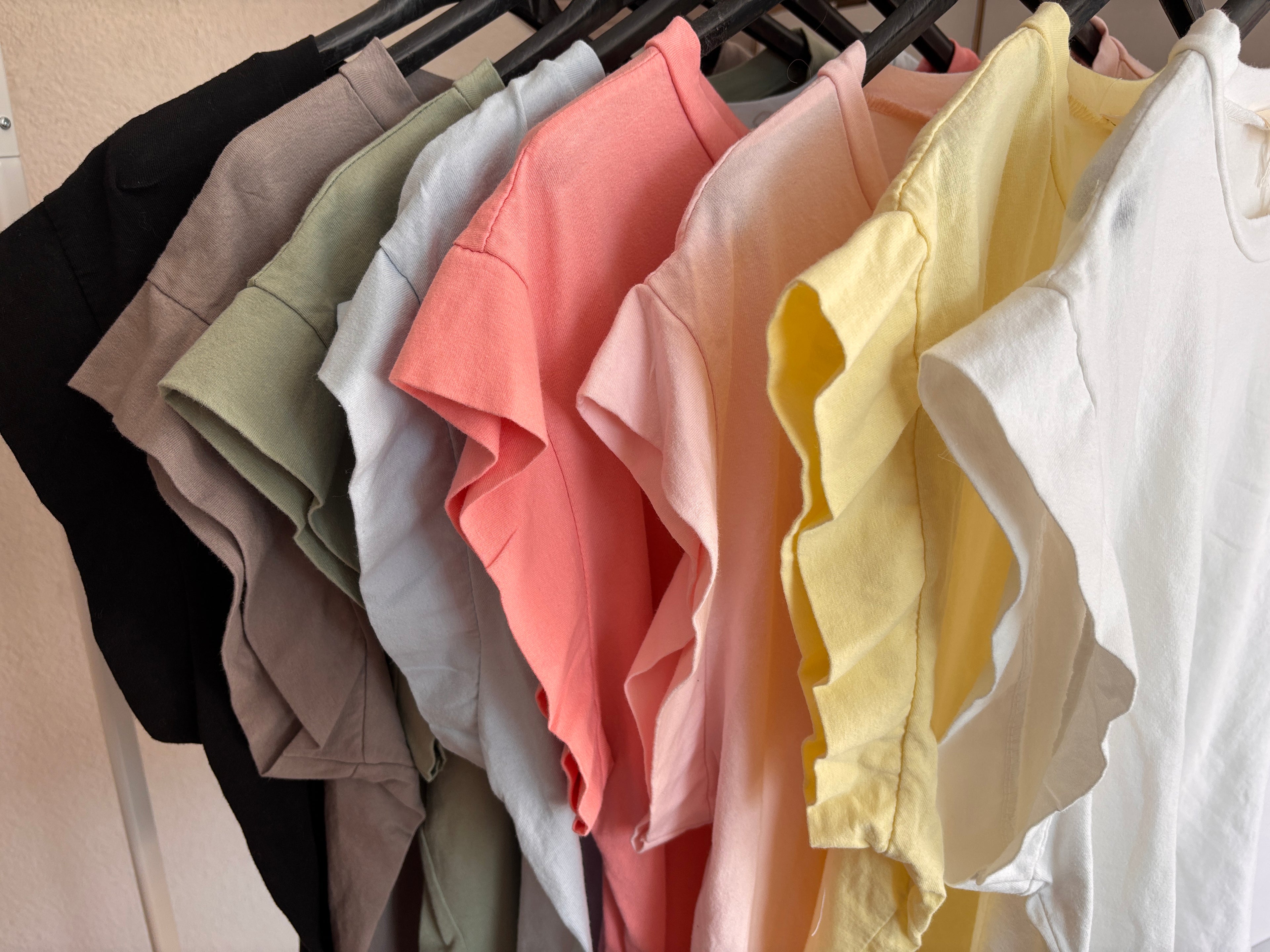 Basic T-Shirt mit flatter Ärmeln- versch. Farben