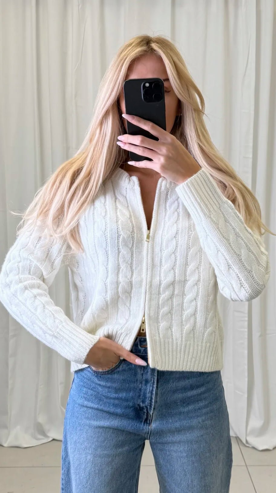 Strickjacke mit Zopfmuster - verschiedene Farben