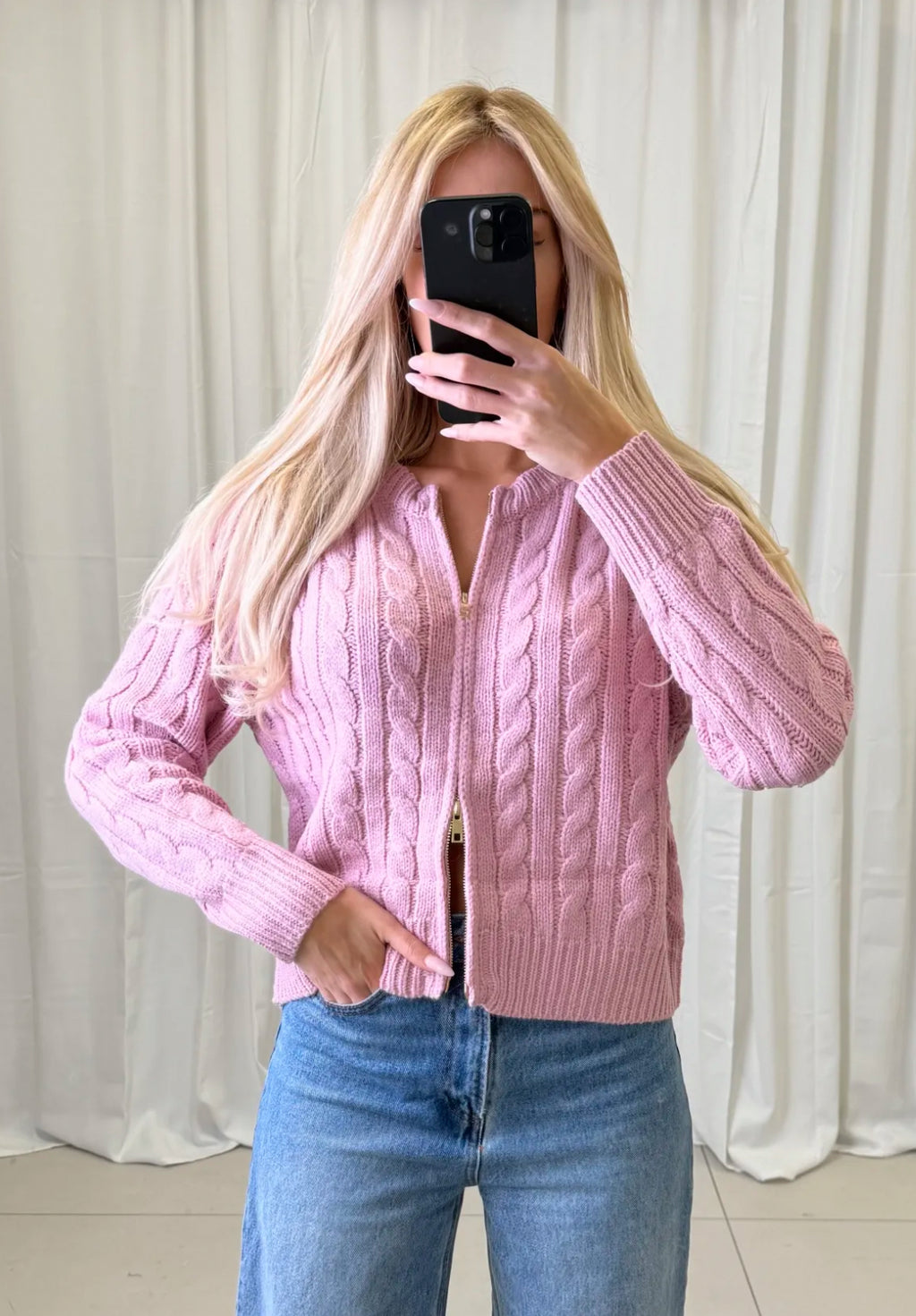 Strickjacke mit Zopfmuster - verschiedene Farben