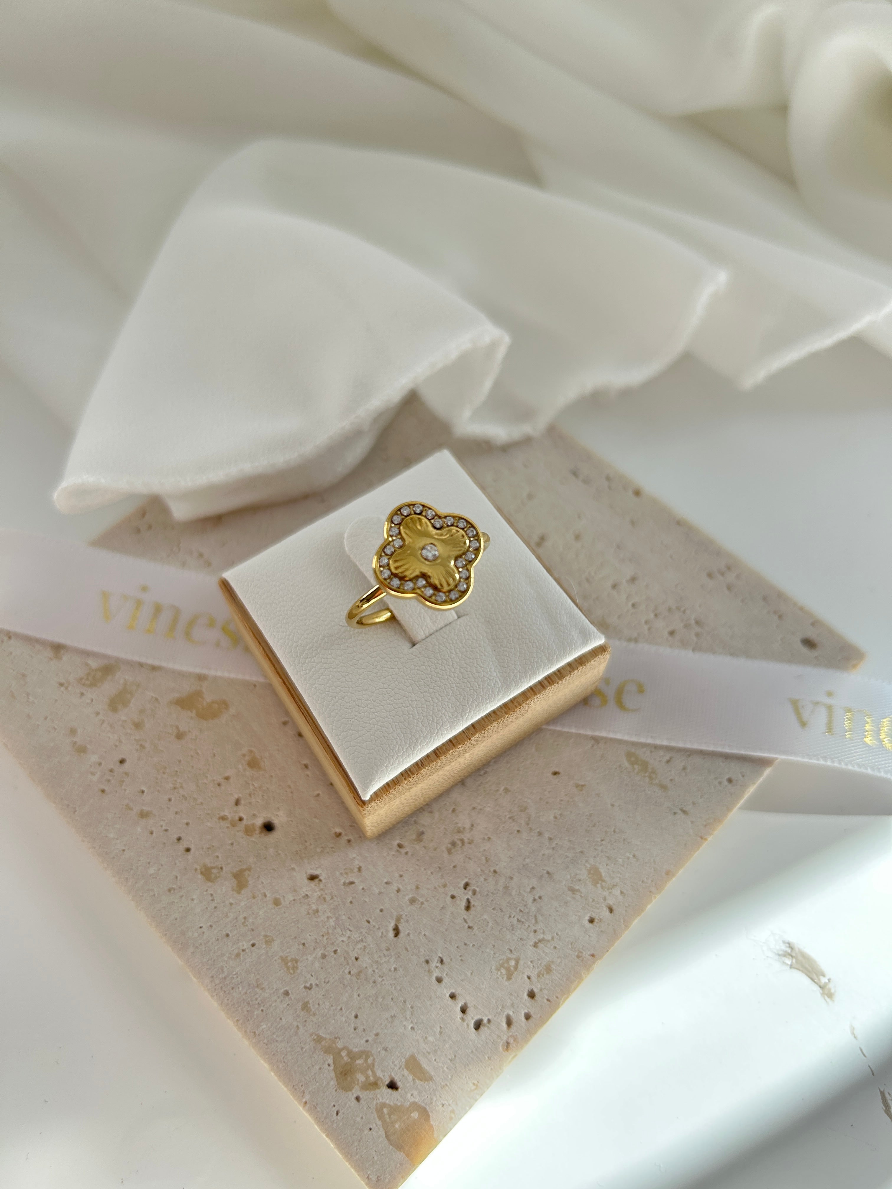 Ring Lia