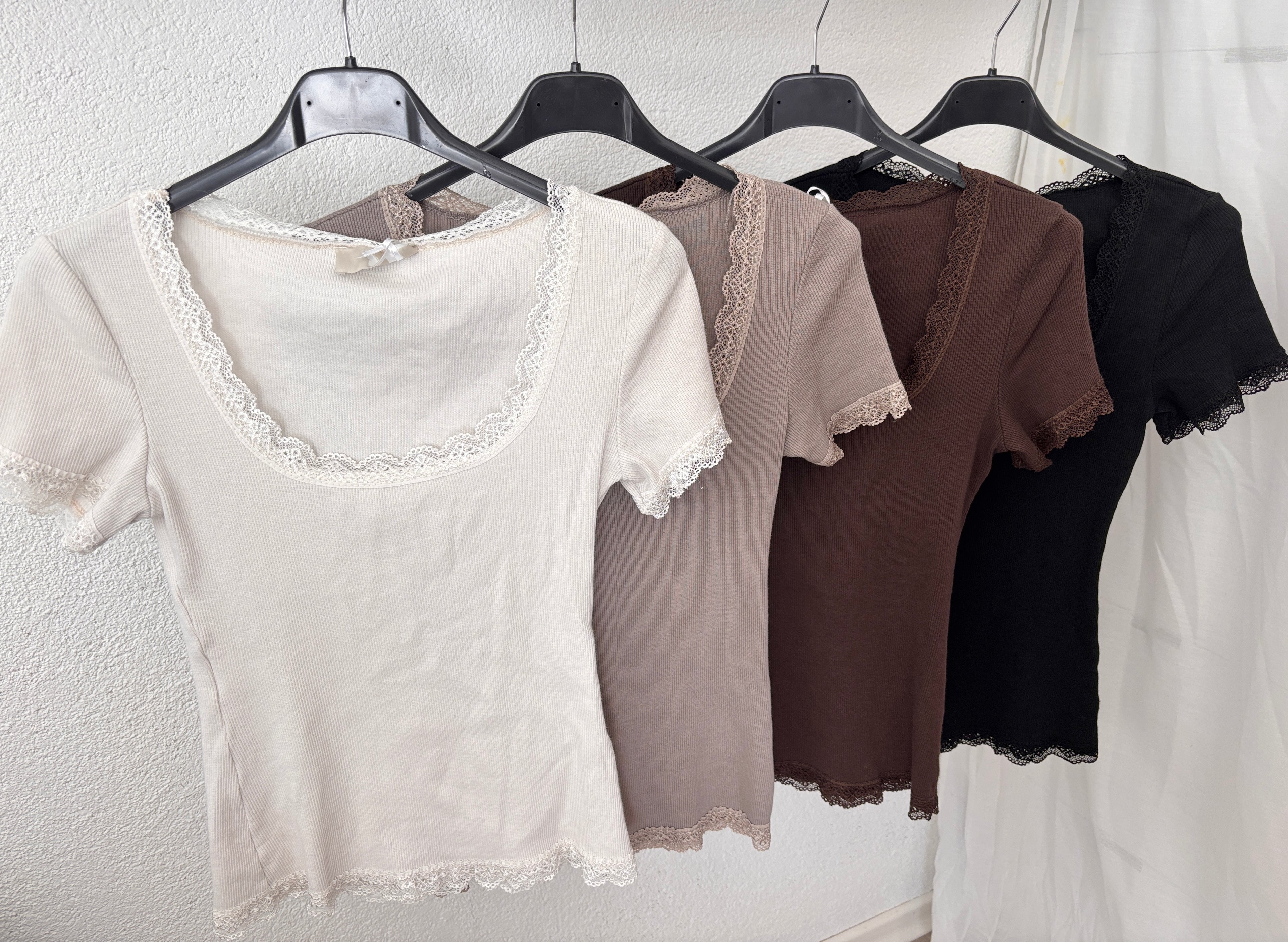 Getipptes Basic Shirt mit Spitze