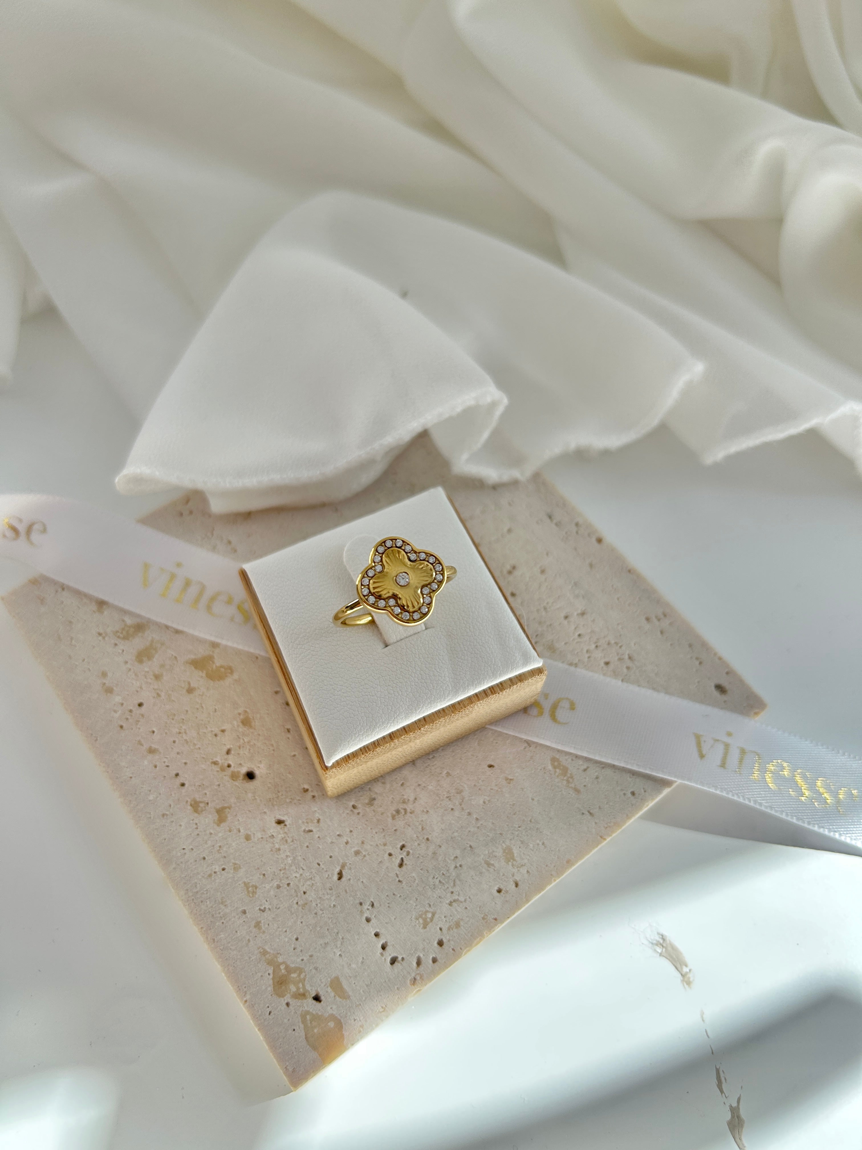 Ring Lia