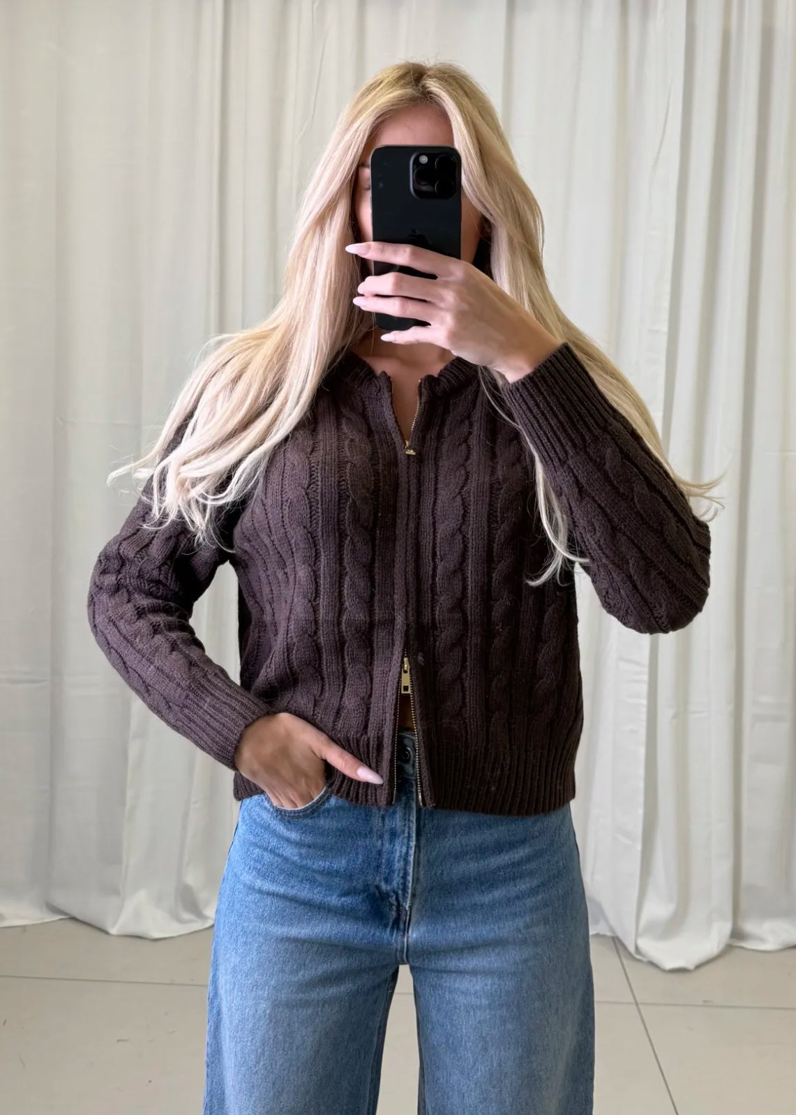 Strickjacke mit Zopfmuster - verschiedene Farben