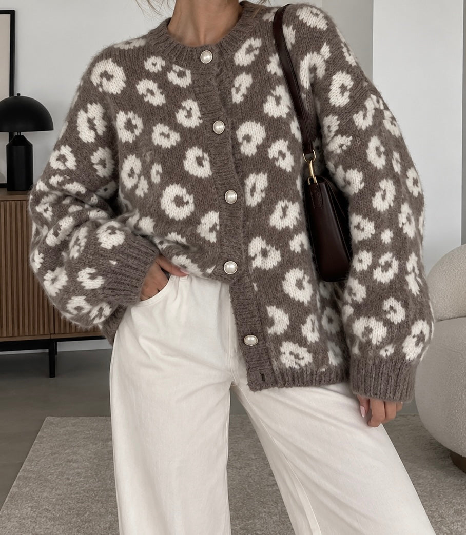 Leo Strickjacke mit goldenen  Knöpfen