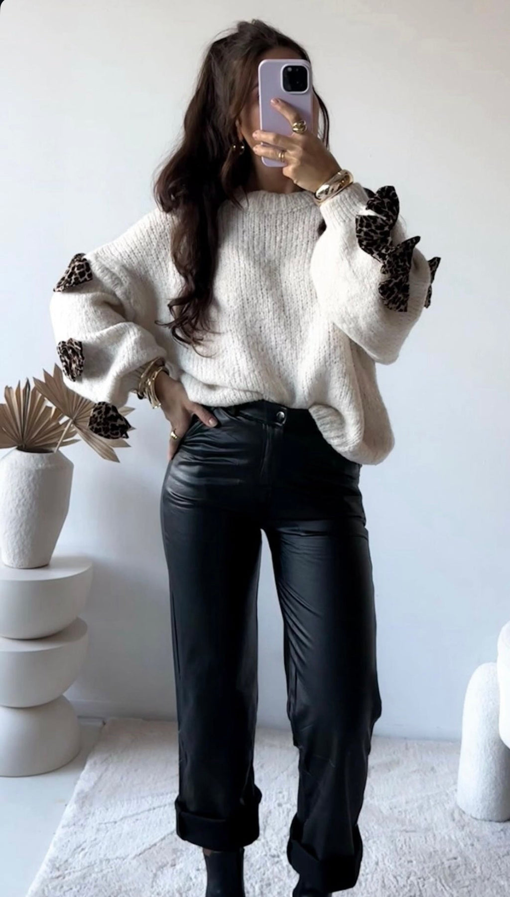 Strickpullover mit Schleifen im Leoprint