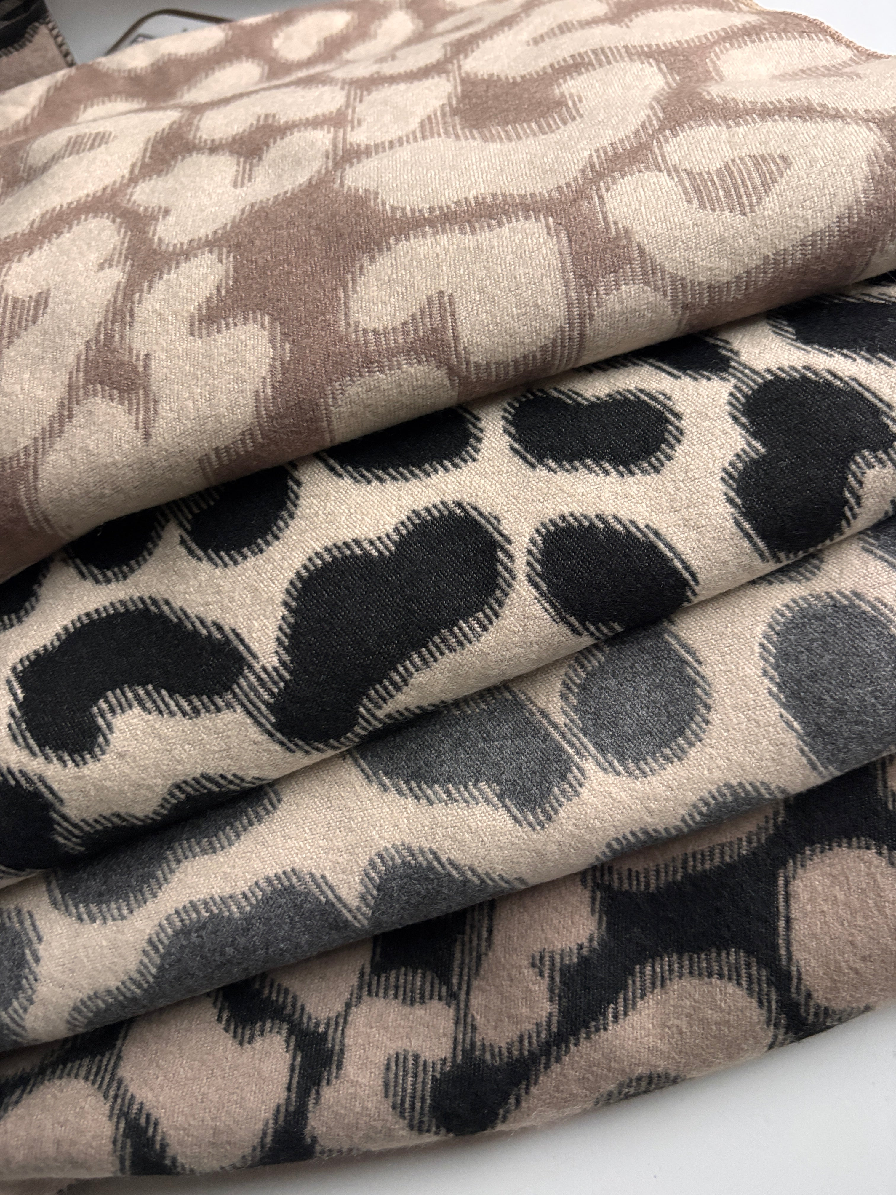 Winterschal Leoprint